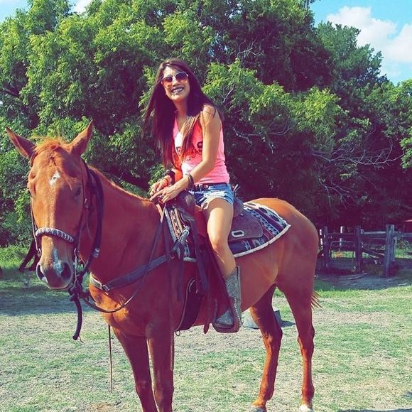 Meet your Posher, Gabby - Picture 1 of 1